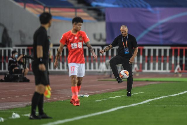 解说:李凯尔不适合中国队 但敬佩他的职业精神